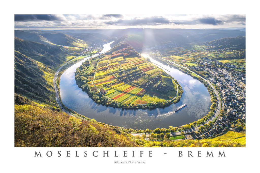 Moselschleife - Bremm | Right near the small village of Bremm rises the Calmont, the steepest vineyard site in Europe. These slopes force the Moselle to form a complete loop, which looks particularly impressive from the Bremmer summit cross. - Realisiert mit Pictrs.com