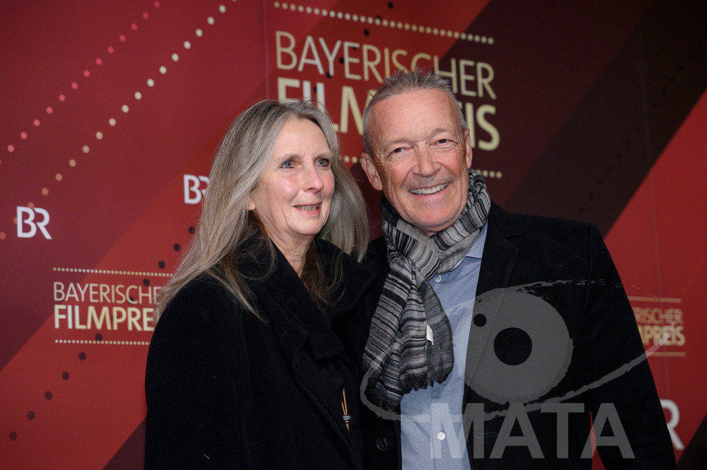 _DWI5475 | Claudia Heiss und Michael Roll bei der Verleihung des 47. Bayerischen Filmpreises 2026  im Prinzregententheater. München, Deutschland. Der Bayerische Filmpreis wird seit 1979 von der Bayerischen Staatsregierung verliehen, um die Bedeutung des Kinofilms als Kulturgut herauszustellen - Realisiert mit Pictrs.com