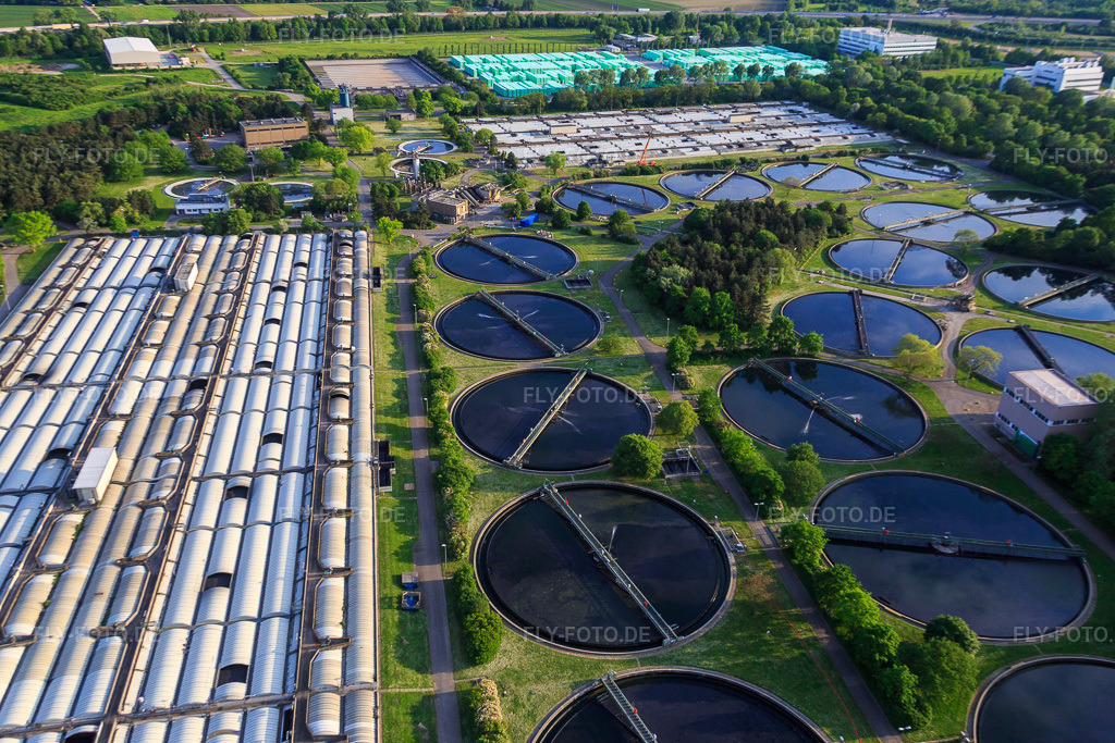 Luftbild: BASF Kläranlage im Ortsteil Mörsch in Frankenthal im Bundesland Rheinland-Pfalz in Deutschland. Foto: IMG_088209.jpg vom 09.05.2016 durch Werner Riehm/FLY-FOTO.de