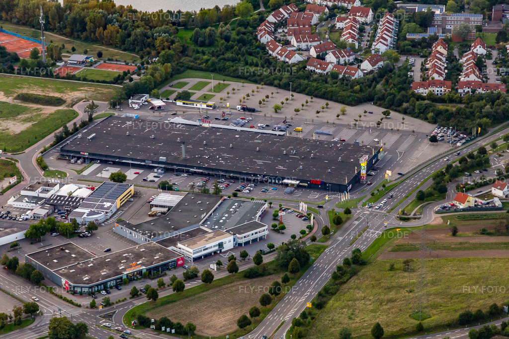 Luftbild: Real-Markt jetzt Scheck-in Center in Brühl im Bundesland Baden-Württemberg in Deutschland. Foto: IMG_102630.jpg vom 24.08.2017 durch Werner Riehm/FLY-FOTO.de