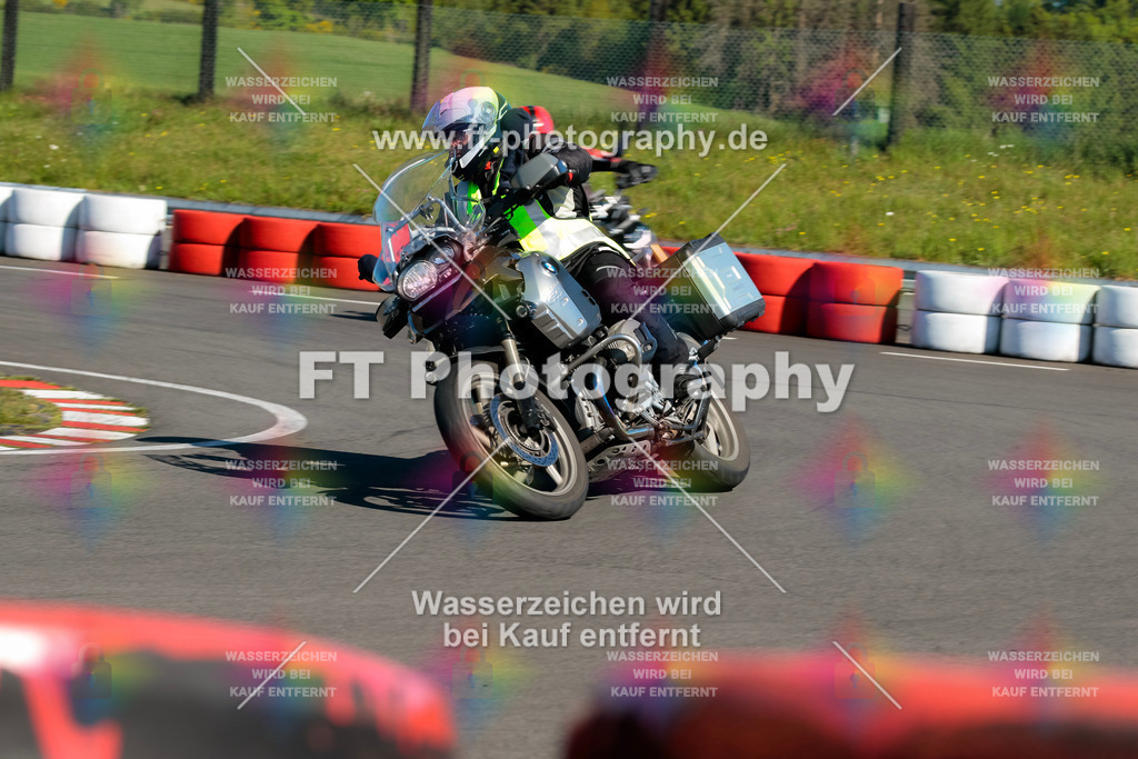 Moto-TeamOBK-21596 | Hier findet Ihr Bilder von Touristenfahrten auf der Nürburgring Nordschleife oder von anderen Veranstaltungen die ich besucht habe. Viel Spass beim Durch Schauen 