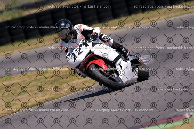 26bt04-1502 | markuskiefer.com - Realisiert mit Pictrs.com