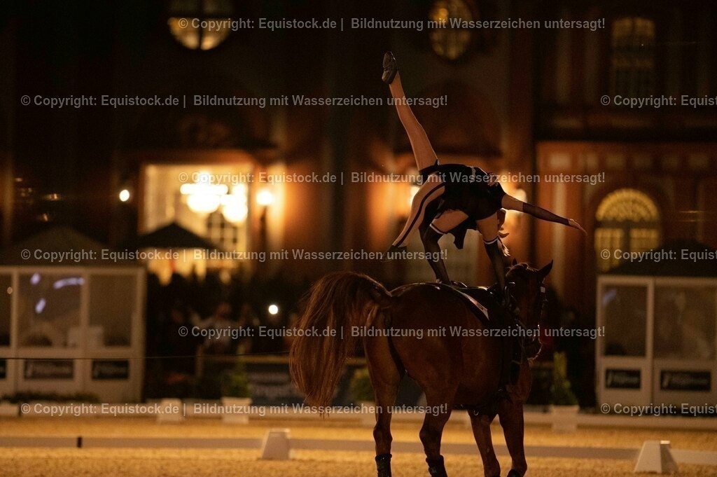 20230527_Voltigieren_NASPA_Flutlicht_1001 | equistock