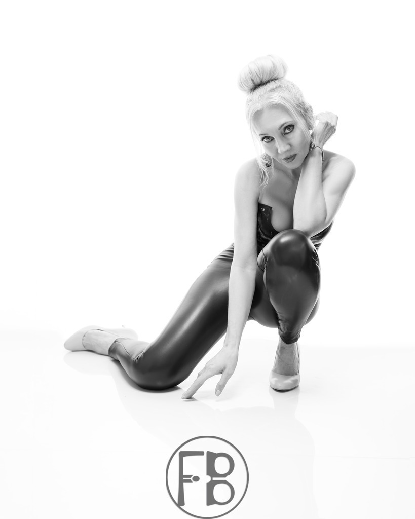 Mo*Nati | High-Key / Nata Fuebbi - Mrs Germany METROPOLREGION BERLIN-BRANDENBURG 2025 - Realisiert mit Pictrs.com