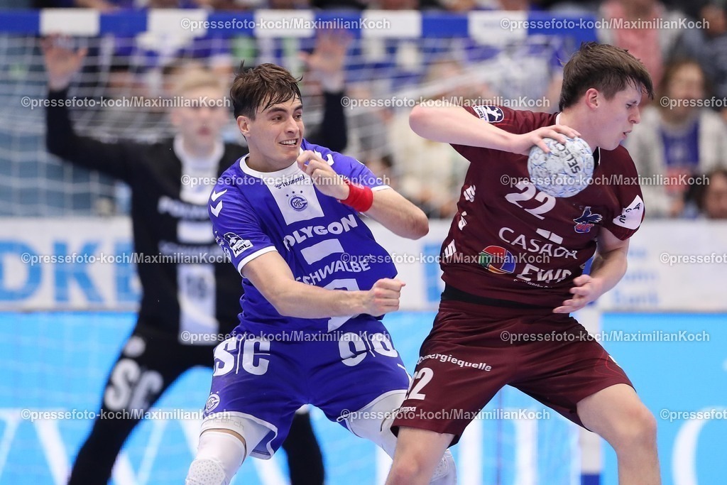 Gum25042501053 | 25.04.2025, Handball, HBL, VfL Gummersbach - 1. VfL Potsdam, Schwalbe-Arena: Julian Köster (GUM #7) gegen Maxim Orlov (VfL Potsdam #22) 