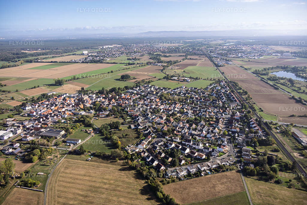 Luftbild: Ringstraße von Westen im Ortsteil Sickenhofen in Babenhausen im Bundesland Hessen in Deutschland. – Foto: IMG_159311.jpg vom 22.09.2026 durch Werner Riehm/FLY-FOTO.de – Auflösung des Originals: 6000 x 4000 px