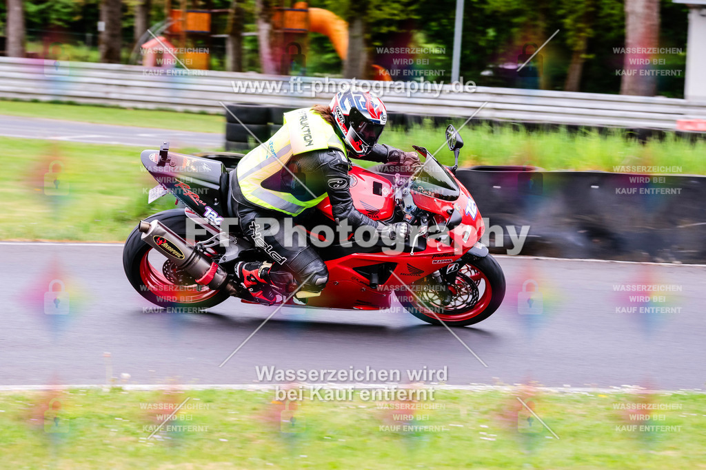 MotoTeamVBK-20453 | Hier findet Ihr Bilder von Touristenfahrten auf der Nürburgring Nordschleife oder von anderen Veranstaltungen die ich besucht habe. Viel Spass beim Durch Schauen 