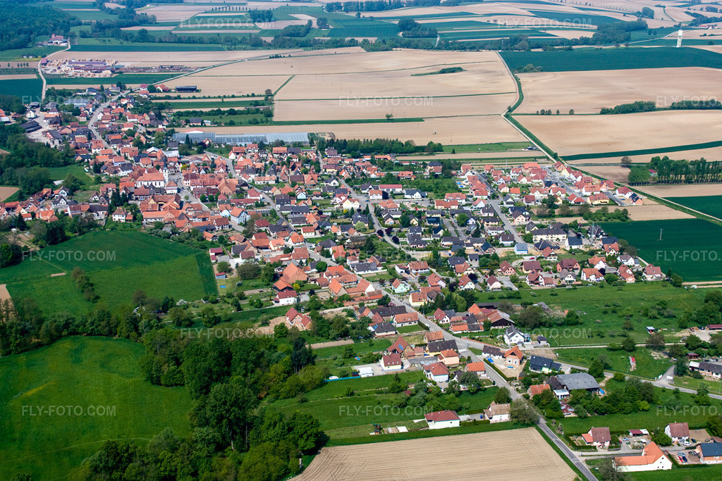 Aerial view: View of the town in Niederrœdern in the state Bas-Rhin, France.Photo: IMG_18127.jpg taken on 05/03/2009 by Werner Riehm/FLY-FOTO.comResolution of the original: 4272 x 2848 px