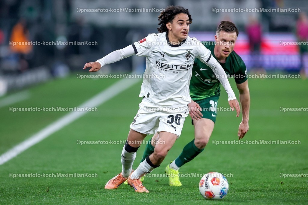 BMG13122502144 | 13.12.2025, Fußball, Borussia Mönchengladbach - VfL Wolfsburg, 1. Fußball Bundesliga, 14.Spieltag, Borussia-Park, Saison 2025 2026: Wael Mohya (Borussia Mönchengladbach #36) im Zweikampf gegen  Yannick Gerhardt&nbsp;(VfL Wolfsburg #31)  DFB regulations prohibit any use of photographs as image sequences and or quasi-video.