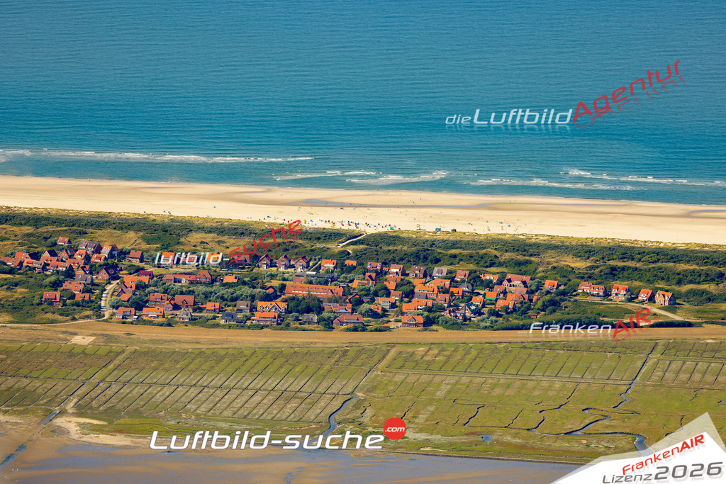 Aktuelles Luftbild von Loog Juist - Die Luftaufnahme wurde 2022 mittels UL-Flugzeug erstellt ( keine Drohne ) - hochauflösende Kamera-Systeme von  Canon -Beste Qualität - Für grossformatige Ausdrucke geeignet. Die Geschenkidee !