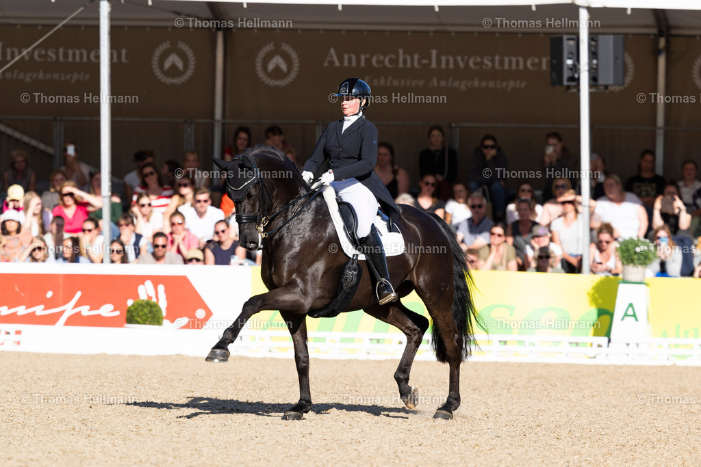 TH_511-TIMPE Andrea (GER)_ Don Carismo FRH_17805 | Deutsches Spring- und Dressur-Derby 2024 am 11.05.24 in Hamburg, 511TIMPE Andrea (GER), Don Carismo FRH