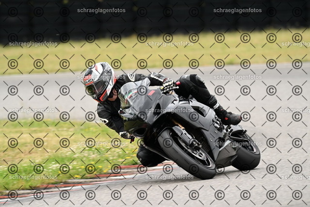 25bt02-1442 | markuskiefer.com - Realisiert mit Pictrs.com