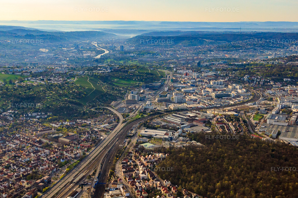 Luftbild: Stadtansicht von Nordwesten im Ortsteil Feuerbach-Ost in Stuttgart im Bundesland Baden-Württemberg in Deutschland. Foto: IMG_39246.jpg vom 03.04.2011 durch Werner Riehm/FLY-FOTO.deAuflösung des Originals: 4628 x 3085 px