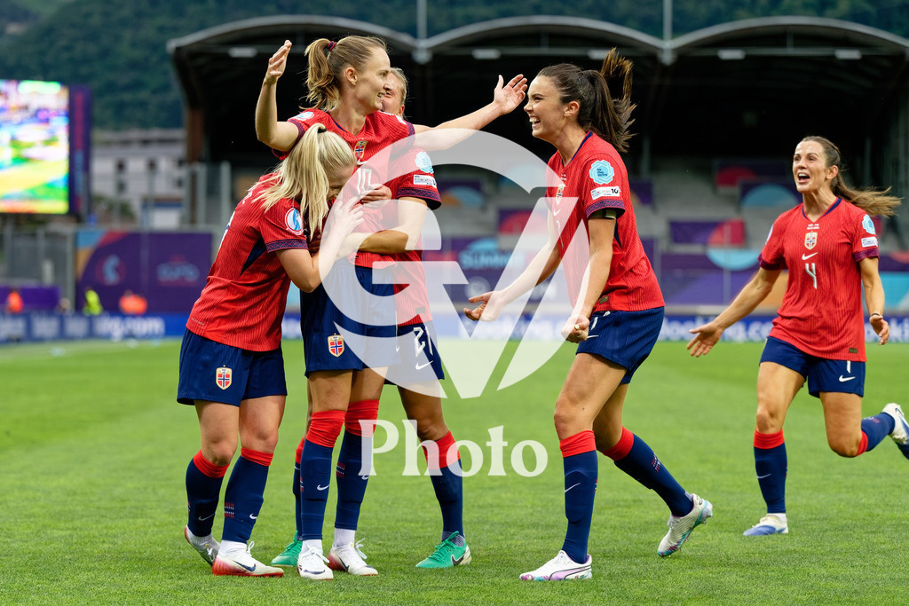 Norway v Finland - UEFA Women's EURO 2025 Group A | SION, SWITZERLAND - JULY 6: Caroline Graham Hansen of Norway celebrates after scoring her team's second goal with teammates  during the UEFA Womens EURO 2025 Group A match between Norway and Finland at Stade de Tourbillon on July 6, 2025 in Sion, Switzerland. (Photo by Giuseppe Velletri/Sports Press Photo/Getty Images)