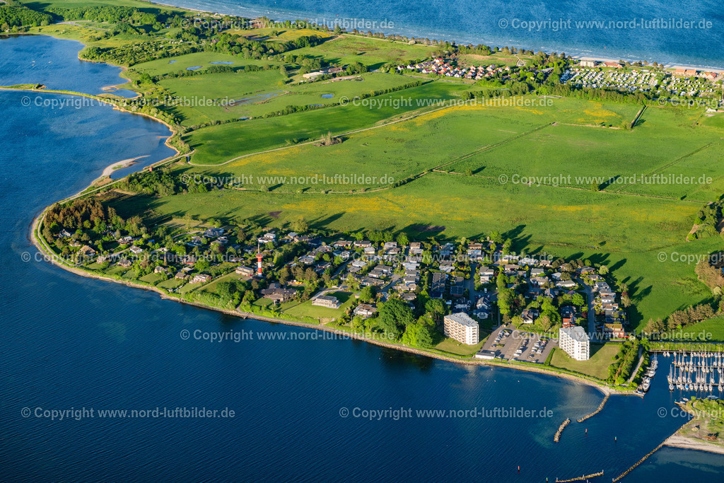 Schausende_Holnis_Halbinsel_ELS_316870524 | GLüCKSBURG 17.05.2024 Ferienhaus Anlage " Meerblickappartement " auf der Halbinsel Holnis Ortsteil Schausende in Glücksburg im Bundesland Schleswig-Holstein, Deutschland. // Holiday home complex "Sea View Apartment" on the Holnis peninsula in the district of Schausende in Gluecksburg in the state Schleswig-Holstein, Germany. Foto: Martin Elsen