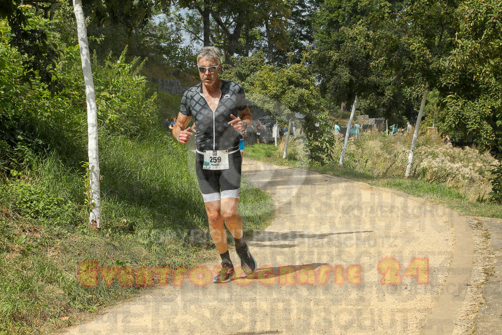 250824_1322_EX1_2173 | Sportfotografie im Rhein-Sieg Kreis, Köln, Bonn, NRW, Rheinland Pfalz, Hessen, etc. Unser Tätigkeitsfeld umfasst den Laufsport vom Volkslauf über den Marathon, Duathlon, Triathon bis zum Ultralauf wie Kölnpfad Ultra oder Schindertrail.