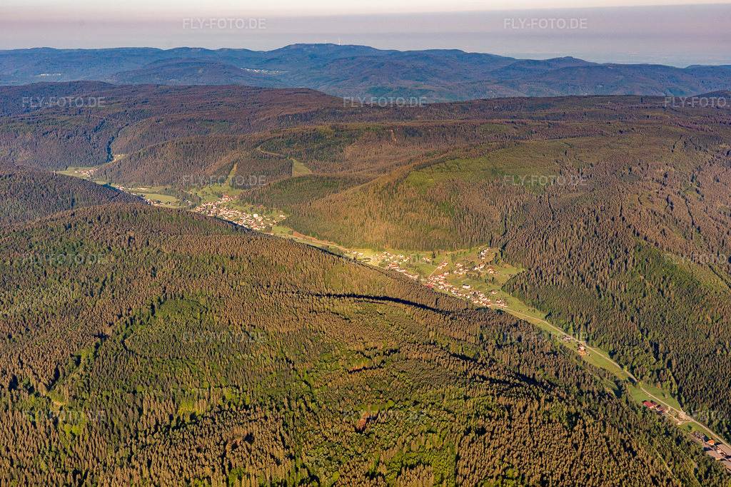 Luftbild: Tal der Großen Enz in Enzklösterle im Bundesland Baden-Württemberg in Deutschland. Foto: IMG_114343.jpg vom 30.05.2019 durch Werner Riehm/FLY-FOTO.de