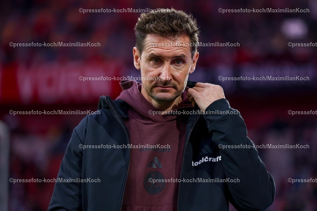 F9503102501014 | 03.10.2025, Fußball, Fortuna Düsseldorf - 1.FC Nürnberg, 2. Fußball Bundesliga, Merkur Spiel-Arena, Saison 2025 2026: Cheftrainer Miroslav Klose (1FC Nuernberg #hc)  DFB regulations prohibit any use of photographs as image sequences and or quasi-video.