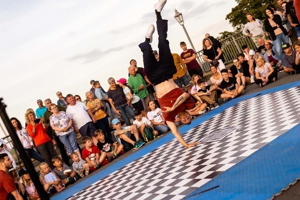 Breakdance mit The Saxonz am Forte Belvedere Leisnig | Breakdance mit The Saxonz am Forte Belvedere Leisnig zum Festival Hallo Leisnig 2022. - Realisiert mit Pictrs.com