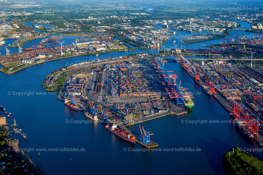 Hamburg_Waltershof_Burchardkai_ELS_3249090823 | HAMBURG 09.08.2023 HHLA Logistics Container Terminal Burchardkai am Hamburger Hafen in Hamburg. // HHLA Logistics Container Terminal Burchardkai in the Port of Hamburg harbor in Hamburg in Germany. Foto: Martin Elsen