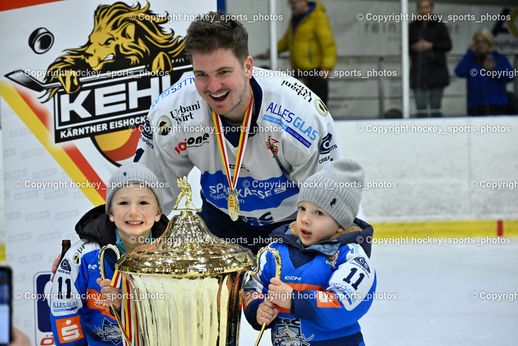 ESC Sparkasse Steindorf Meister 2025/26 | #11 Kalan Luka ESC Steindorf mit Kinder, ESC Sparkasse Steindorf Meister 2025/26, ESC Sparkasse Steindorf Meister 2025/26 am 08.03.2026 in Althofen (Stadthalle Althofen), Austria, (Photo by Bernd Stefan)