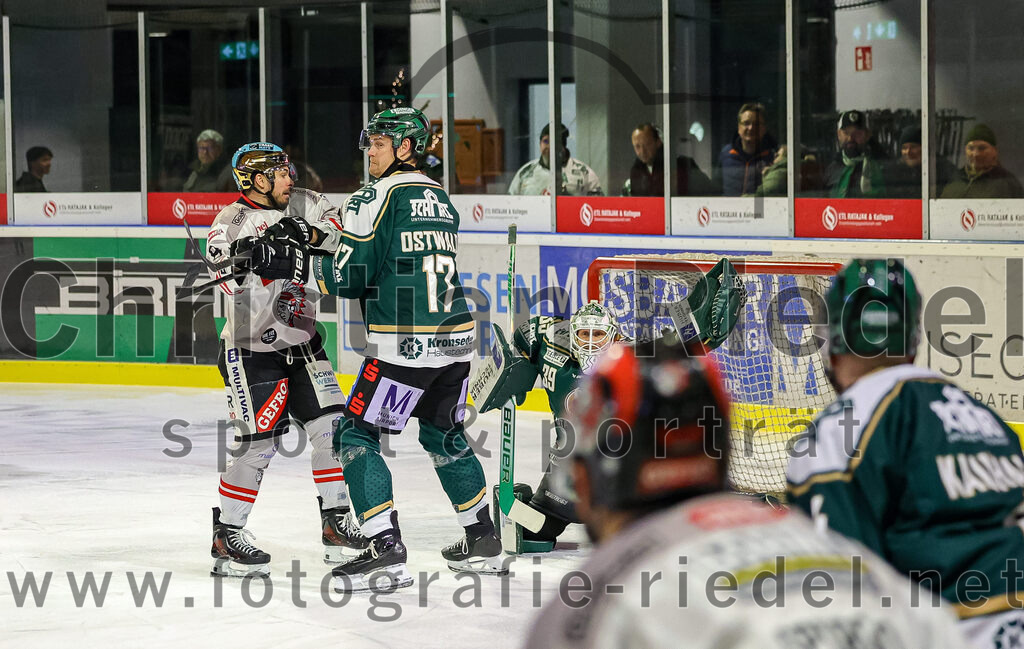 2025-12-14_038_TSV_Erding_gegen_ECDC_Memmingen_Indians | Erding, Deutschland, 14.12.2025:Eishockey, Oberliga Süd 2025 / 2026, 26. Spieltag, TSV Erding gegen ECDC Memmingen Indians, Endergebnis: 1:2Foto: Christian Riedel / fotografie-riedel.net
