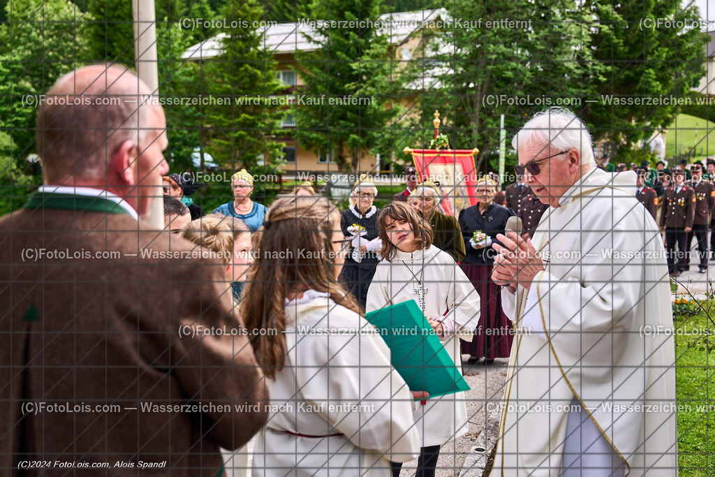 ALP7699_Fronleichnam_Lackenhof_Teichwiesenkapelle | (C)FotoLois.com, Alois Spandl. FRONLEICHNAM in Lackenhof mit Pfarrer Norbert Burmettler, Musikkapelle, Feuerwehr, Goldhaubengruppe und vielen LackenhoferInnen, Do 30. Mai 2024.