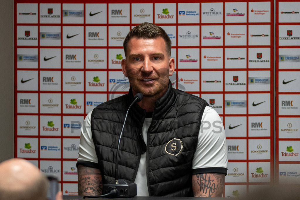SG Sonnenhof Großaspach vs. SGV Freiberg, Fussball, Regionalliga Suedwest, 30. Spieltag, 22.04.2026 | Pascal Reinhardt (Trainer SG Sonnenhof Großaspach) bei der Pressekonferenz,SG Sonnenhof Großaspach vs. SGV Freiberg, Fussball, Regionalliga Suedwest, 30. Spieltag, 22.04.2026