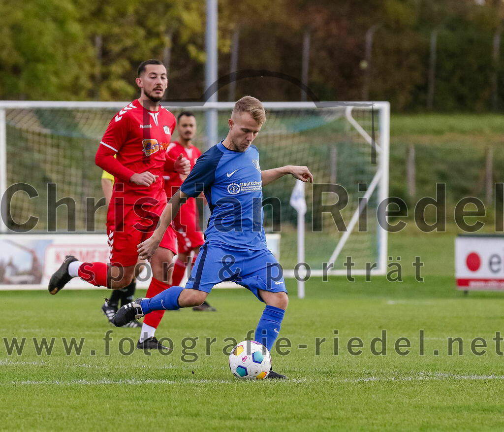 2023-11-04_012_FC_Langengeisling_gegen_VfL_Waldkraiburg | Erding, Deutschland, 04.11.2023:
Fußball, Bezirksliga Oberbayern Ost 2023 / 2024, 16. Spieltag, FC Langengeisling gegen VfL Waldkraiburg, Endergebnis: 2:0

Thomas Hinterwimmer (FC Langengeisling, #7)

Foto: Christian Riedel / fotografie-riedel.net