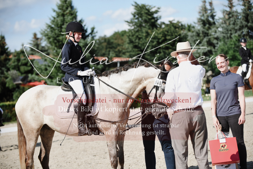 DSC_0189 | Pferde- und Turnierfotografie in Westsachsen. Pferdeportraits, Auftragszeichnungen und intuitive Kunst.
