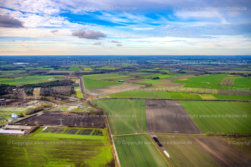 Stade_Kreisel_Baugebiet_Surfpark_ELS_2587040223 | AGATHENBURG 04.02.2023 Landwirtschaftlich genutzte Felder als Planungsfläche und Entwicklungsgebiet für den "Surfpark Stade - Wavegarden Stade" in Agathenburg im Bundesland Niedersachsen, Deutschland. Weiterführende Informationen bei: Sell. Wild. Claussen-Seggelke Partnerschaftsgesellschaft,  Wavegarden. // Agricultural fields as planning area and development area fuer den "Surfpark Stade" in Agathenburg in the state Lower Saxony, Germany. Further information at: Sell. Wild. Claussen-Seggelke Partnerschaftsgesellschaft,  Wavegarden. Foto: Martin Elsen