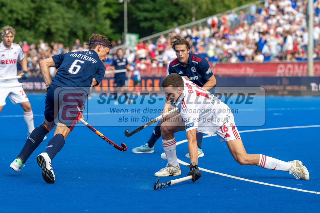 Final4_20250531-1834-Z82_8304 | Krefeld, Deutschland, 31.05.2025:  Feldhockey Final4 2025 – „Deutsche Feldhockey-Meisterschaften 2025“ im Gerd-Wellen-Hockeyanlage am 31.05.2025 in Krefeld, Deutschland. (Foto von Kramhöller/Fehrmann/Kaste)Krefeld, Germany, 31.05.2025: Feldhockey Final4 2025 – „Deutsche Feldhockey-Meisterschaften 2025“ in Gerd-Wellen-Hockeyanlage at 31.05.2025 in Krefeld, Deutschland. (Foto from Kramhöller/Fehrmann/Kaste)