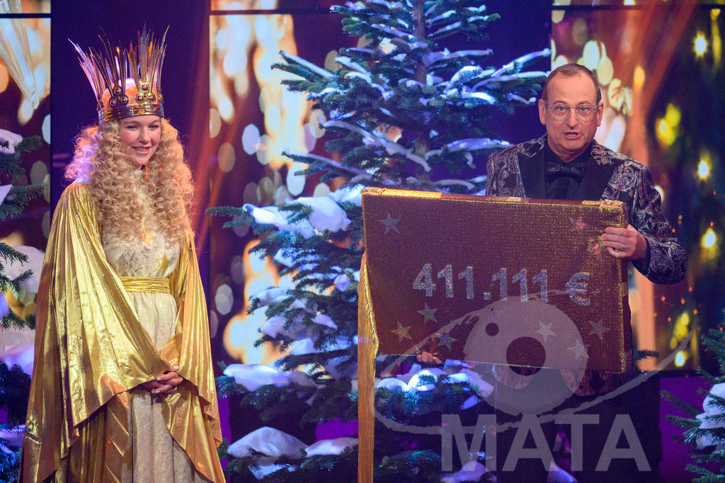 _DWA1533 | Das Nürnberger Christkind Nelli Lunkenheimer bei '30 Jahre Sternstunden-Gala 2023' in der Frankenhalle. Nürnberg, 15.12.2023 - Realisiert mit Pictrs.com