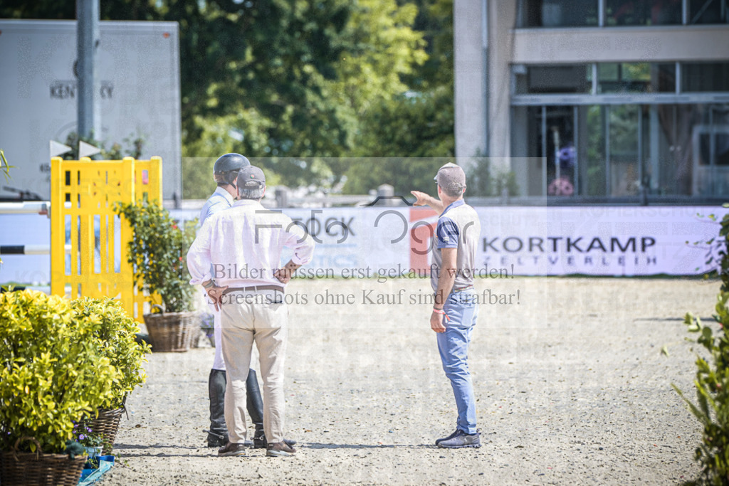 DOS_3227 | Entdecke hochwertige Reitturnierfotos von Foto Oger. Professionell, emotional und authentisch – jetzt Lieblingsmomente im Shop bestellen.Deutschlandweite Turnierfotografie. - Realisiert mit Pictrs.com
