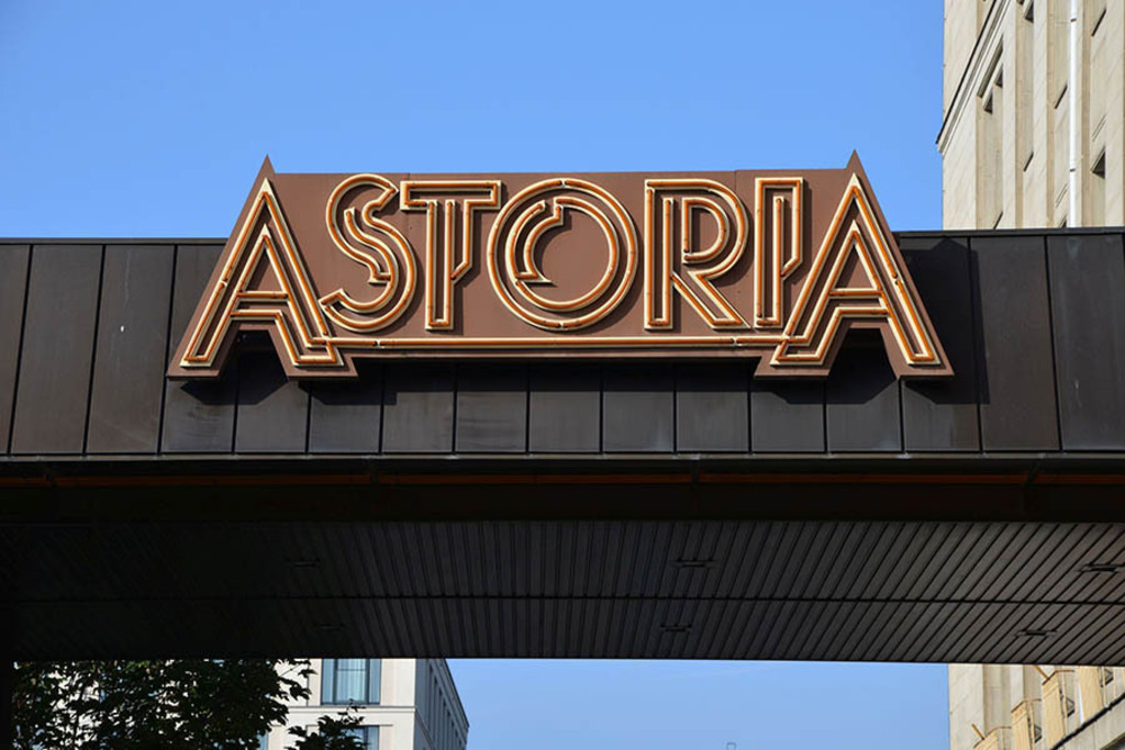 Hotel Astoria | Das Team hinter BILDLEXIKON LEIPZIG bündelt historische wie aktuelle Informationen über die Stadt Leipzig in Text und Bild auf einer Plattform und stellt diese der interessierten Öffentlichkeit zur Verfügung.