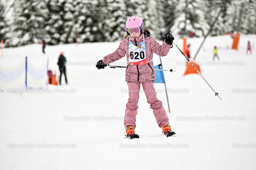 SRF_20.02.2026_0635 | Skirennfotos,Serfaus,Fiss,Ladis,Kinderskirennen,Winter,Tirol,Oberland,skirace,SFL,feelfree,weil wir's genießen,ski,Ski,skifahren,Sonnenplateau, - Realisiert mit Pictrs.com