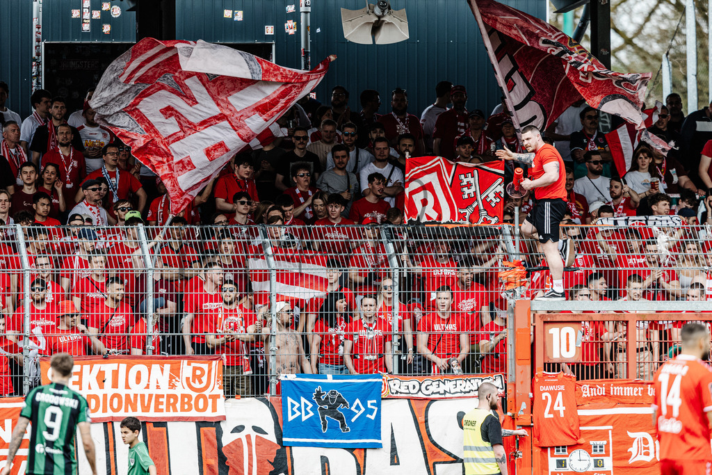 3. Liga, Saison 2023/24, 32. Spieltag: SC Preußen Münster - Jahn Regensburg | Münster, 06.04.2024: 3. Liga, 32. Spieltag, SC Preußen Münster gegen Jahn Regensburg im LVM-Preußenstadion in Münster. Foto: sportfotografie.ms | Markus Paletta - Realisiert mit Pictrs.com