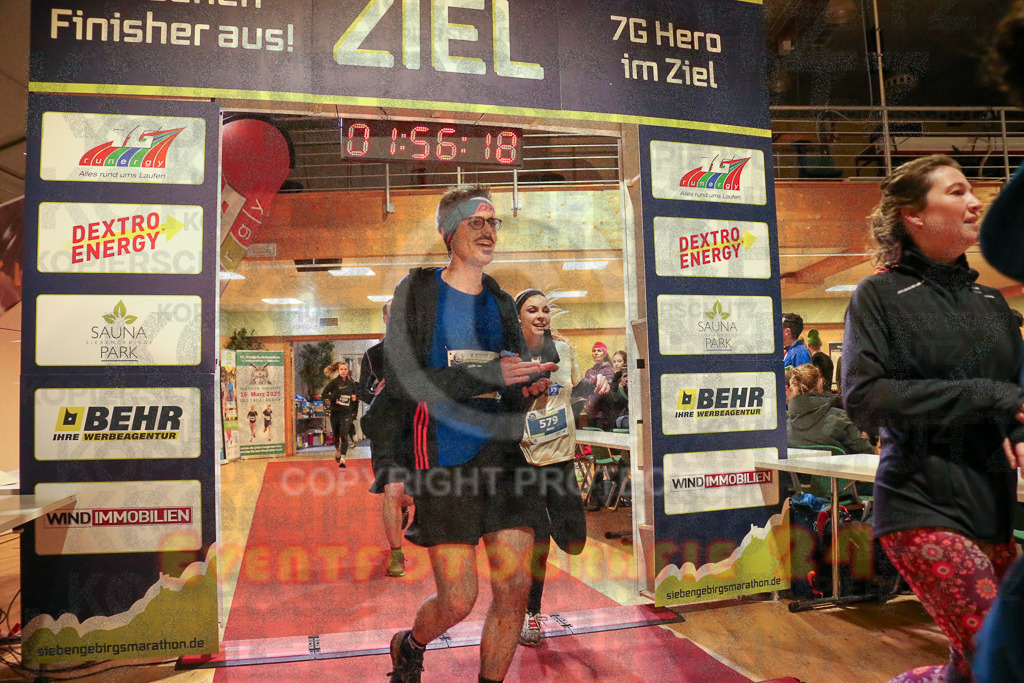 241208_1122_EX1_5093 | Sportfotografie im Rhein-Sieg Kreis, Köln, Bonn, NRW, Rheinland Pfalz, Hessen, etc. Unser Tätigkeitsfeld umfasst den Laufsport vom Volkslauf über den Marathon, Duathlon, Triathon bis zum Ultralauf wie Kölnpfad Ultra oder Schindertrail.