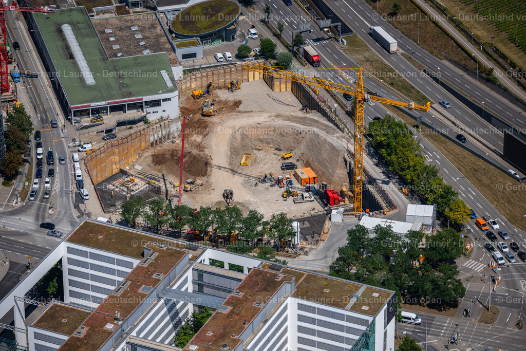4034705 | STUTTGART 22.07.2020 Baustelle zum Neubau des Hochhaus- Gebäudekomplexes „Porsche Design Tower Stuttgart“ an der Ecke Heilbronner Straße Ecke Siemensstraße am Pragsattel im Ortsteil Feuerbach-Ost in Stuttgart im Bundesland Baden-Württemberg, Deutschland. Weiterführende Informationen bei: Bülow AG,  Dr. Ing. h.c. F. Porsche AG,  Ed. Züblin AG,  Radisson Hospitality, Inc.. // Construction site for new high-rise building complex a??Porsche Towera?? on corner Heilbronner Strasse corner Siemensstrasse in the district Feuerbach-Ost in Stuttgart in the state Baden-Wuerttemberg, Germany. Further information at: Buelow AG,  Dr. Ing. h.c. F. Porsche AG,  Ed. Zueblin AG,  Radisson Hospitality, Inc.. Foto: Gerhard Launer