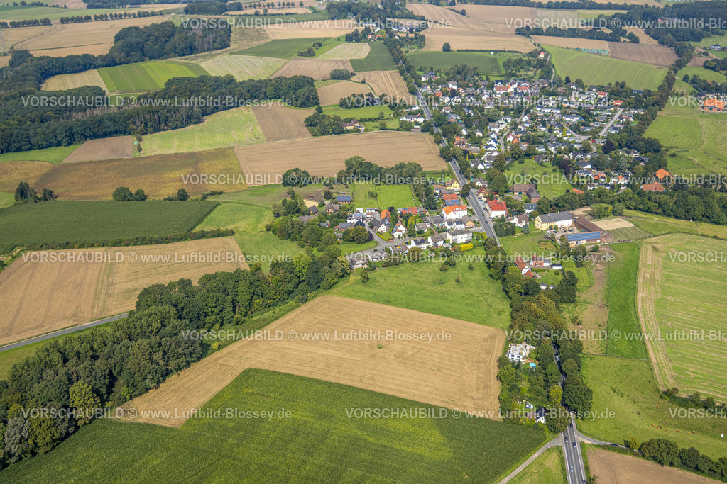 Froendenberg230901529 | Luftbild, Schürenfeld Wiesen und Felder und Unnaer Straße zum Ortsteil Strickherdicke, Dellwig, Fröndenberg, Ruhrgebiet, Nordrhein-Westfalen, Deutschland
