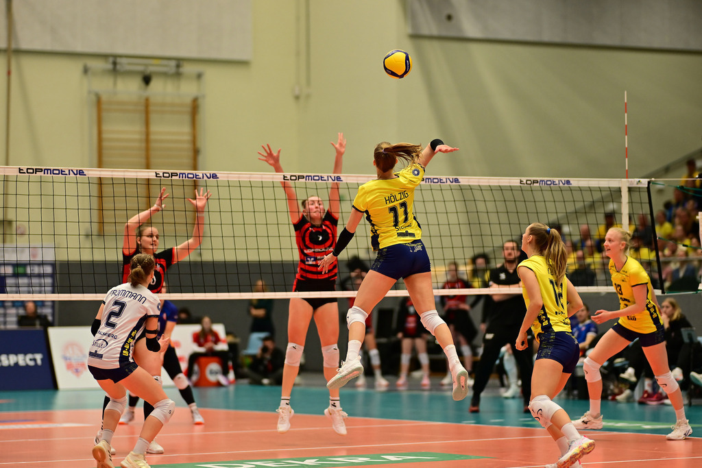Volleyball I Frauen I Saison 2025-2026 I Bundesliga I 12. Spieltag I ETV Hamburger Volksbank Volleys - SSC Palmberg Schwerin | Der Sportfotograf. - Realisiert mit Pictrs.com