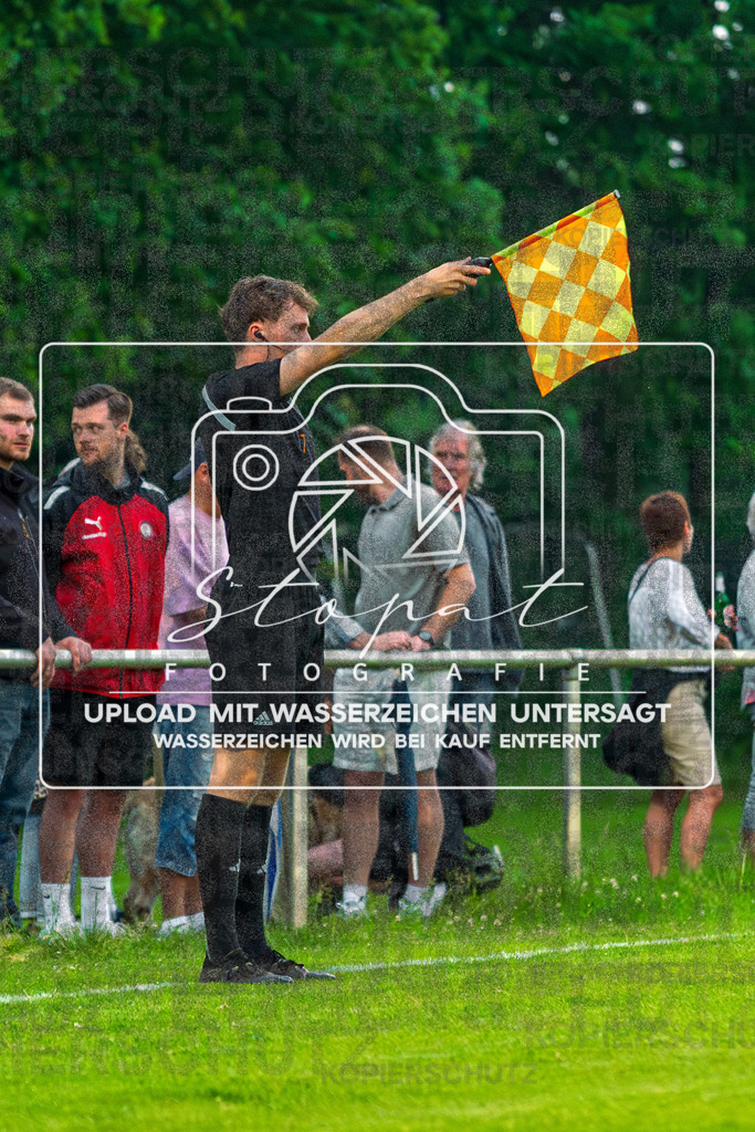 Landesliga Herren LG - TSV Ottersberg vs. TV Jahn Schneverdingen | Lejan Stahlberg (Schiedsrichterassistent); Landesliga Herren LG - TSV Ottersberg vs. TV Jahn Schneverdingen am 29.05.26 in Wümmestadion, Ottersberg - Realisiert mit Pictrs.com