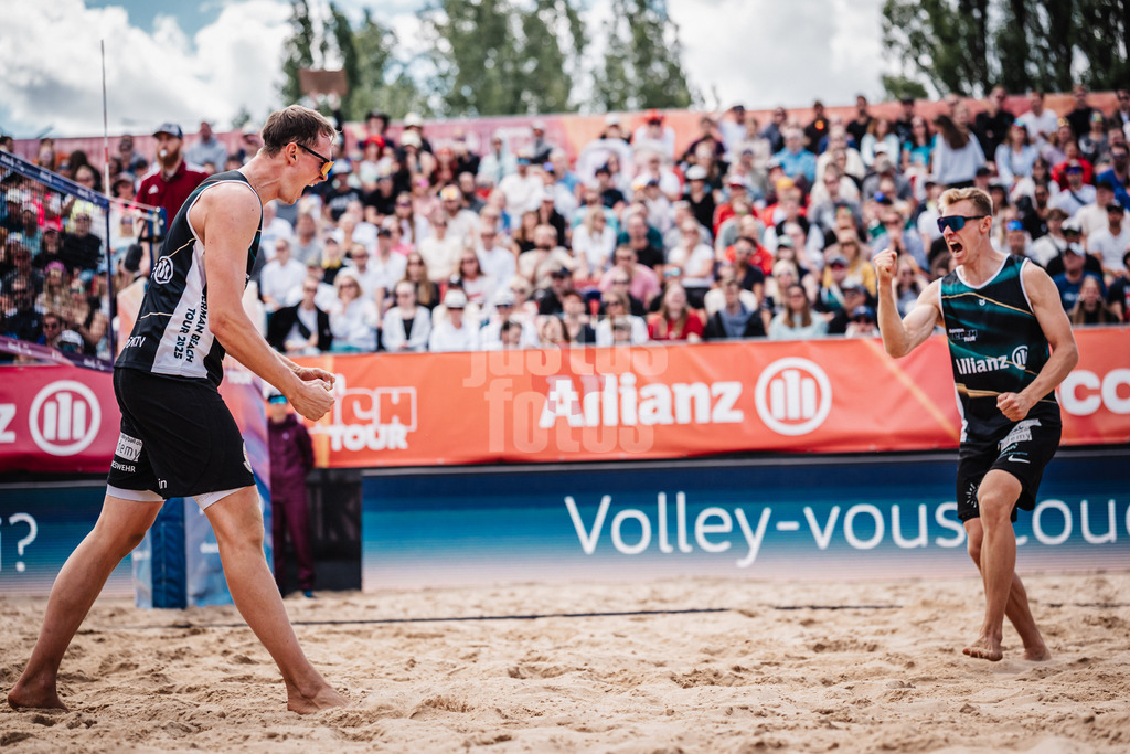 Beachvolleyball | Männer | Allianz German Beach Tour 2025 | Tourstop Berlin | 24.08.2025 | v.l. Robin Sowa und Jonas Reinhardt jubeln