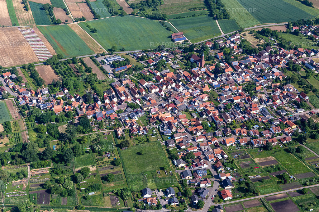 Luftbild:  in Kapsweyer im Bundesland Rheinland-Pfalz in Deutschland. – Foto: IMG_131744.jpg vom 22.05.2022 durch Werner Riehm/FLY-FOTO.de – Auflösung des Originals: 5472 x 3648 px – Kapsweyer - ein Dorf in der S\xfcdpfalz