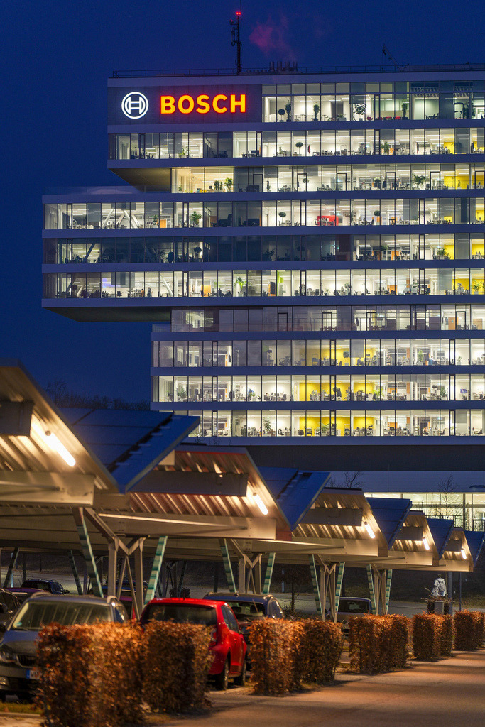 Bosch | Renningen Malmsheim - Robert Bosch , Globales Zentrum für Forschung und Vorausentwicklung bei winterliches Sonnenuntergang - Realisiert mit Pictrs.com