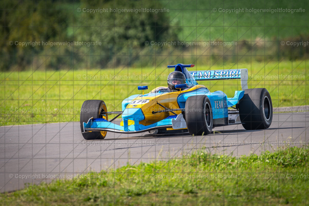 Tatuus Formel Renault V6 | Foto vom 3. Classic Motor Weekend 18. - 20. August 2023 auf dem Flugplatz in Obermehler - Realisiert mit Pictrs.com