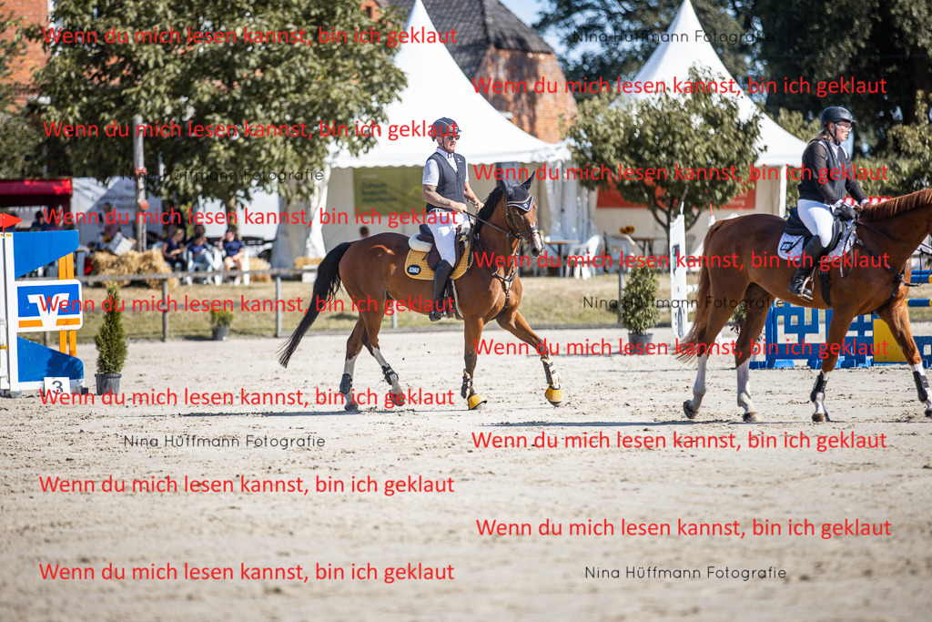 BK1A7075 | Turnierbilder Turnierfotos Nina Hüffmann Turnierfotografie Pferdefotografie Tierzeichnung Haustierzeichnung Pferdezeichnung Hundezeichnung Videograf  - Realisiert mit Pictrs.com