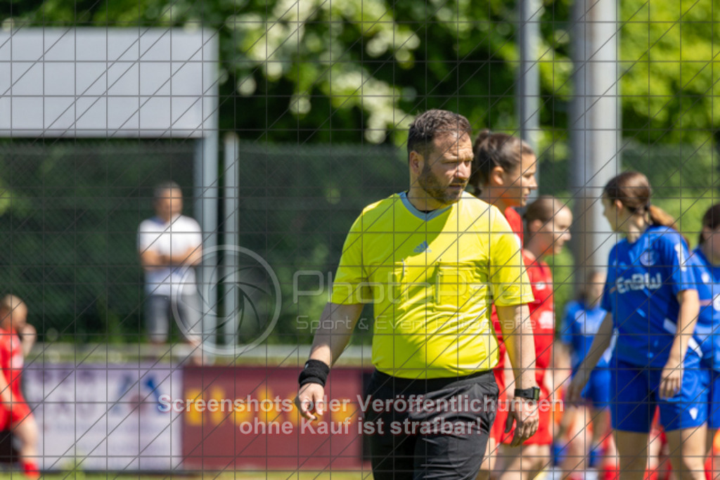 20250510_140341_0153 | #,1.FC Donzdorf (rot) vs. Karlsruher SC (blau), Fussball, EnBW-Oberliga B -Juniorinnen, 23. Spieltag, Saison 2024/2025, Rasenplatz, Lautertal Stadion, Süßener Straße 16, 73072 Donzdorf, 10.05.2025 - 14:00 Uhr,Foto: PhotoPeet-Sportfotografie/Peter Harich