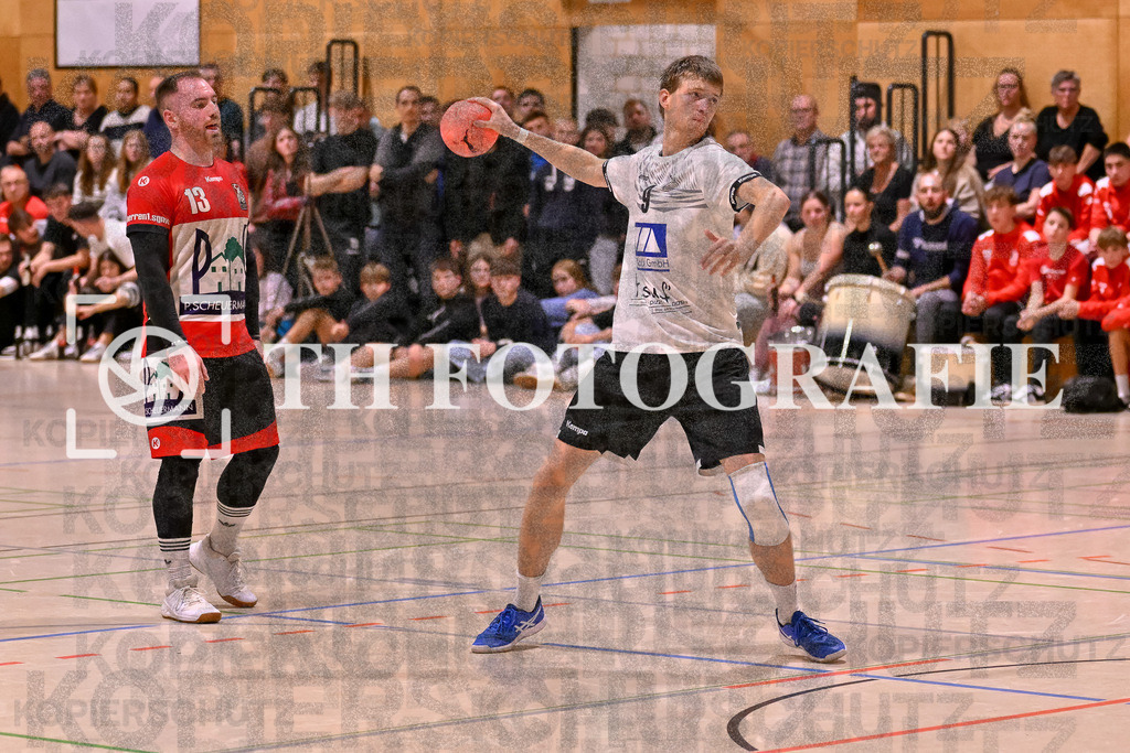 GER, SG Maulburg/Steinen - HSG Dreiland, Handball, Landesliga Suedbaden, 4. Spieltag, Saison 2024/2025, 12.10.2024 | Andre Leuchtmann (SG Maulburg/Steinen, #13), Jan Knoessel (HSG Dreiland, #09)GER, SG Maulburg/Steinen - HSG Dreiland, Handball, Landesliga Suedbaden, 4. Spieltag, Saison 2024/2025, 12.10.2024Foto: TH Fotografie/Thomas Hess