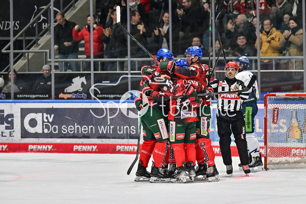 Augsburger Panther - Straubing Tigers | Jubel der Panther nach dem Treffer zum 2-0  durch Alexander OBLINGER (Augsburger Panther #50) / Torschuetze / Freude / Happy / Tor / DEL: Augsburger Panther - Straubing Tigers, Curt Frenzel Stadion am 29.11.2024